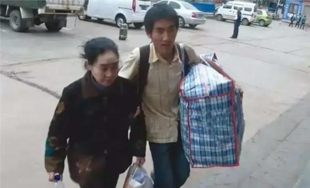 背着母亲上学的刘秀祥现状,捡破烂考上大学的刘秀祥现状