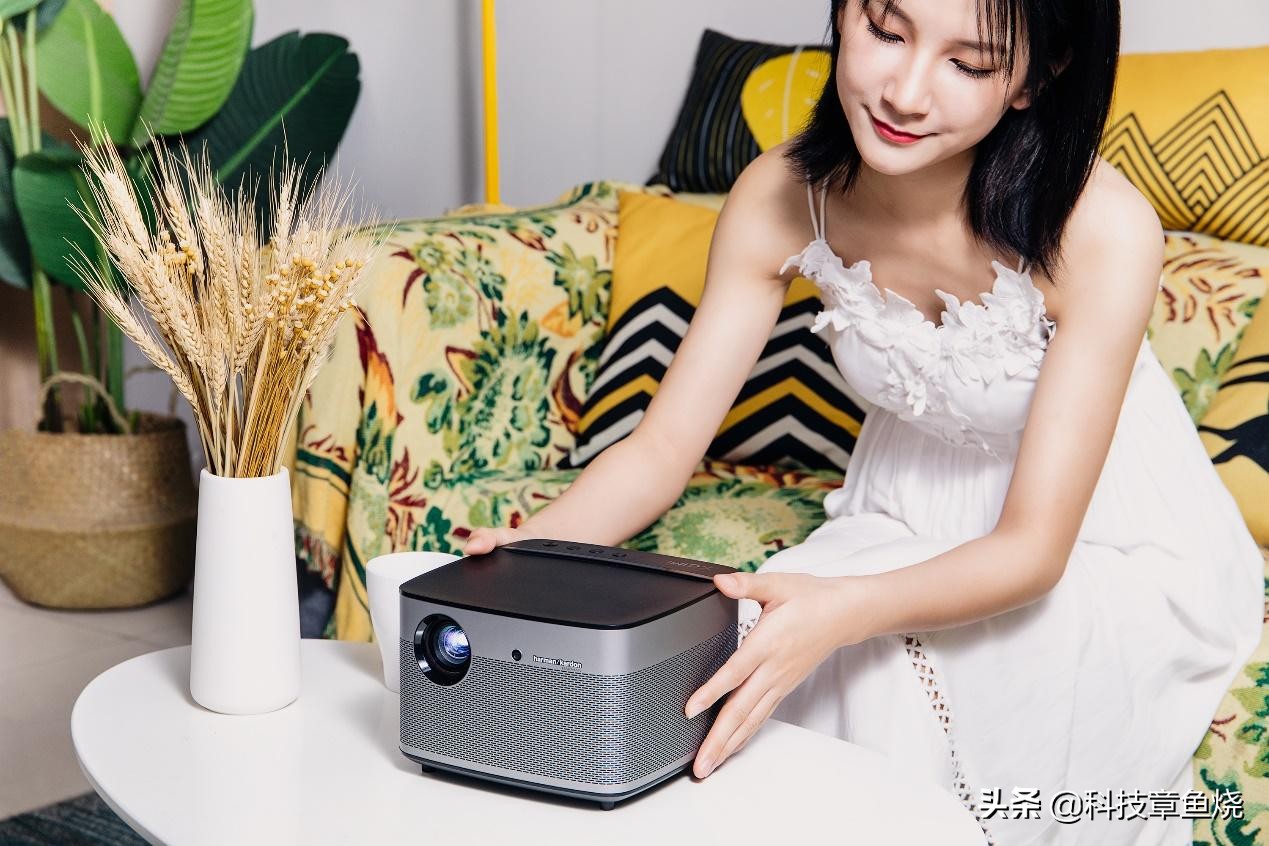 小仙女教你在家轻松搭建私人影院