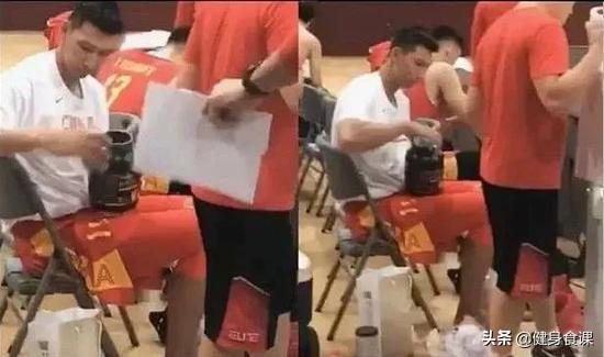 易建联喝蛋白质视频,易建联喝蛋白粉