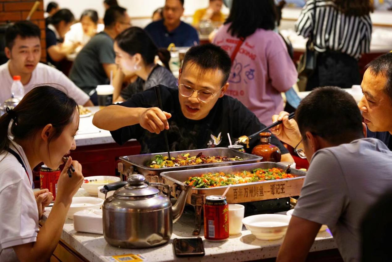 重庆万州烤鱼20年老店,谭记万州烤鱼沙坪坝总店