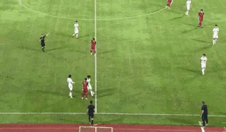 中国足球比赛裁判被打名场面,中国足球最惹争议的判罚