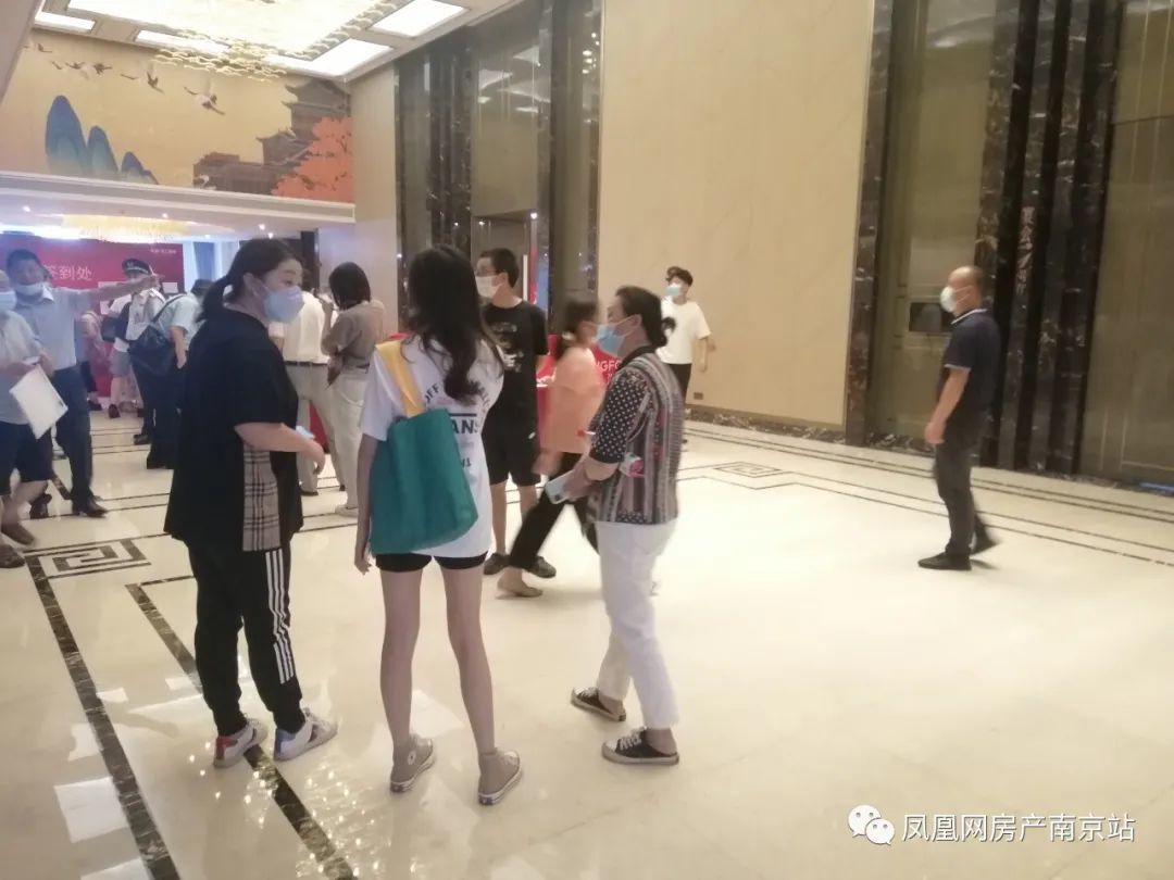 鸡腿盘居然有弃号？！直击江宁两热盘开盘现场