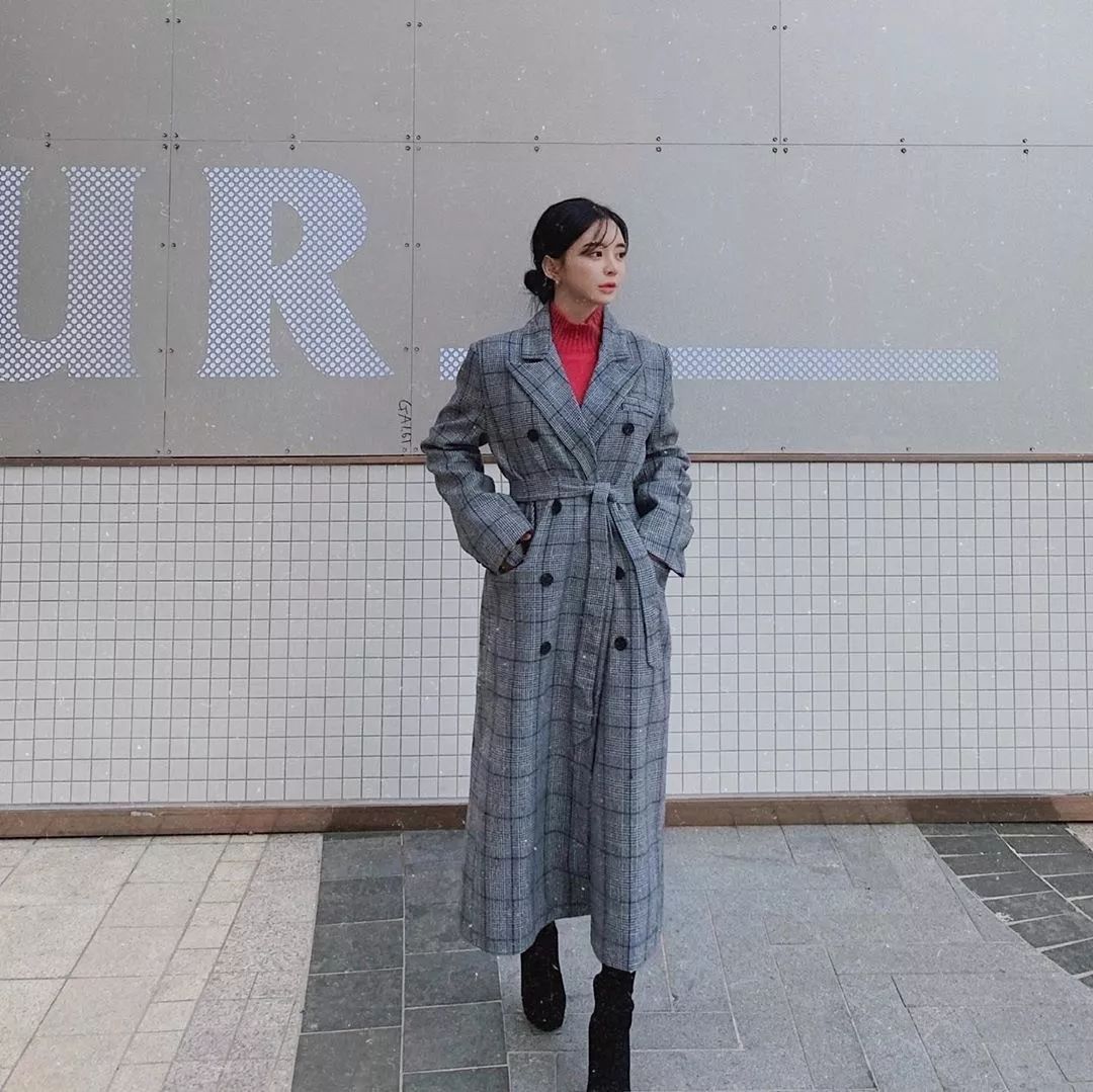 中长款毛衣外套显高显瘦穿搭,大衣连帽毛衣穿搭攻略