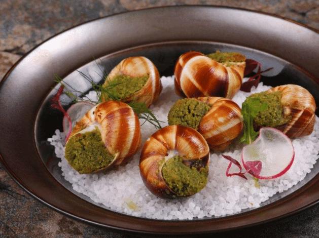 法国人为什么喜欢吃蜗牛,法国蜗牛吃什么食物