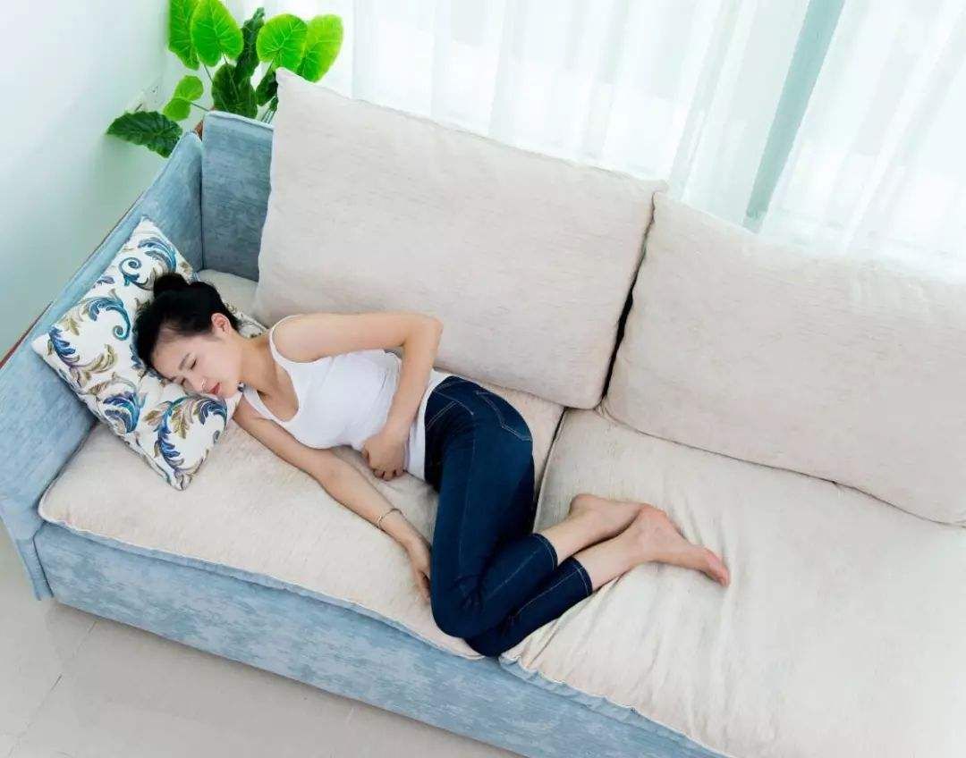 一旦孕期见红，真的代表胎儿即将不保吗？专家表示：要区分情况