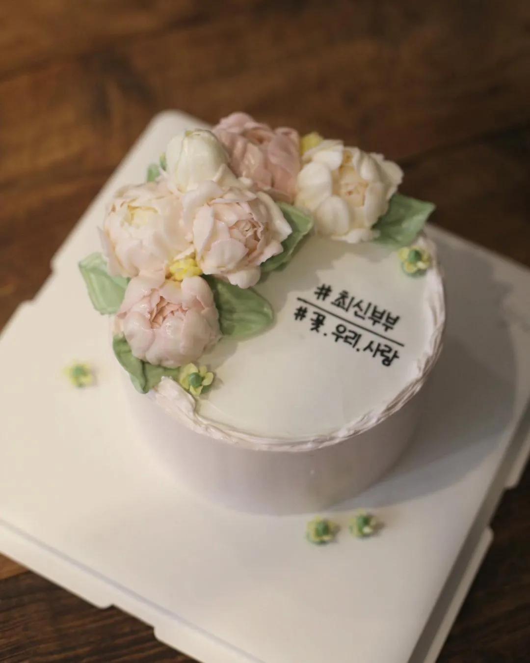 简单款式的母亲节蛋糕图片,六种不同口味母亲节蛋糕