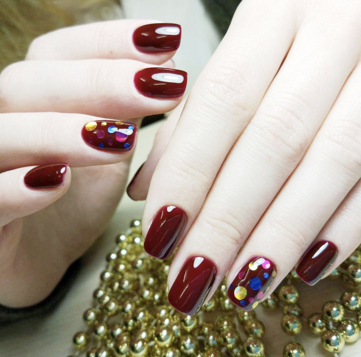 仙气女神范的红色亮片美甲，给你的“红指甲”加点仙气吧！