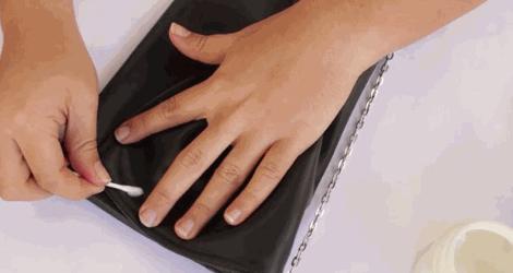 拿这个擦一擦包包，跟新买的一样