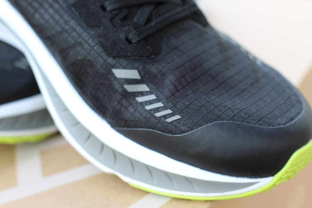 freetie轻跑鞋一代和二代,小米freetie云弹轻跑鞋