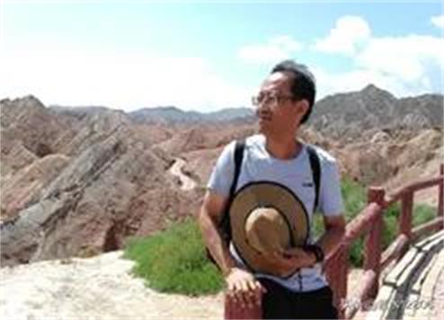 小学家长和老师吵架对孩子的影响,学生和父母吵架了老师怎么安慰他