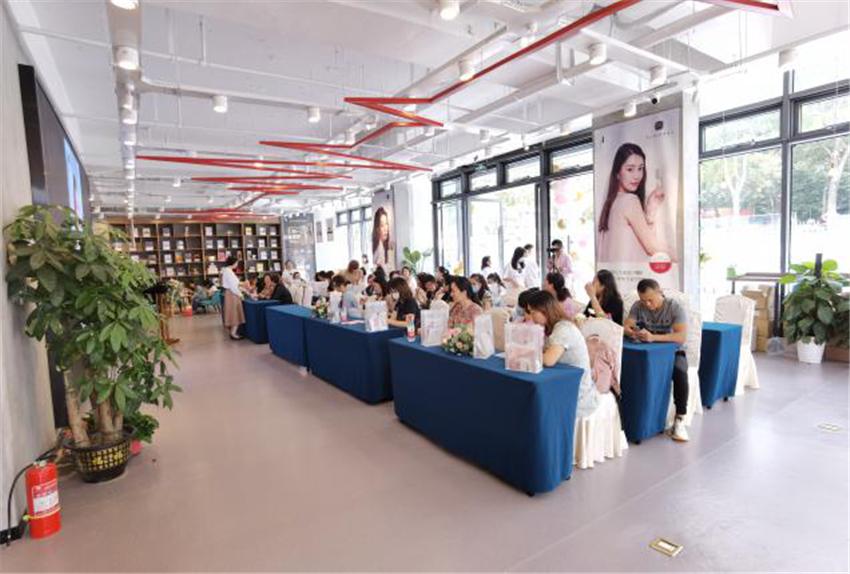 百年凝粹一滴精华日本护肤品牌PUREHANA正式入驻观品壹宁