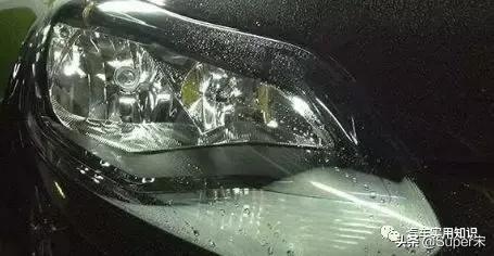 汽车大灯有水珠放干燥剂,车大灯里面为什么会有水珠和雾气
