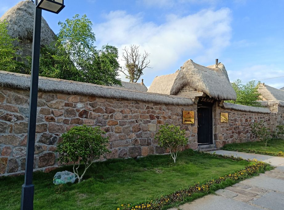 种草一个被遗忘的小岛，背山靠海，拥有山东最美的“童话屋”，美到窒息！