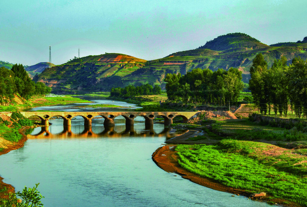 塞上长城绝高漠金戈犹响无定河