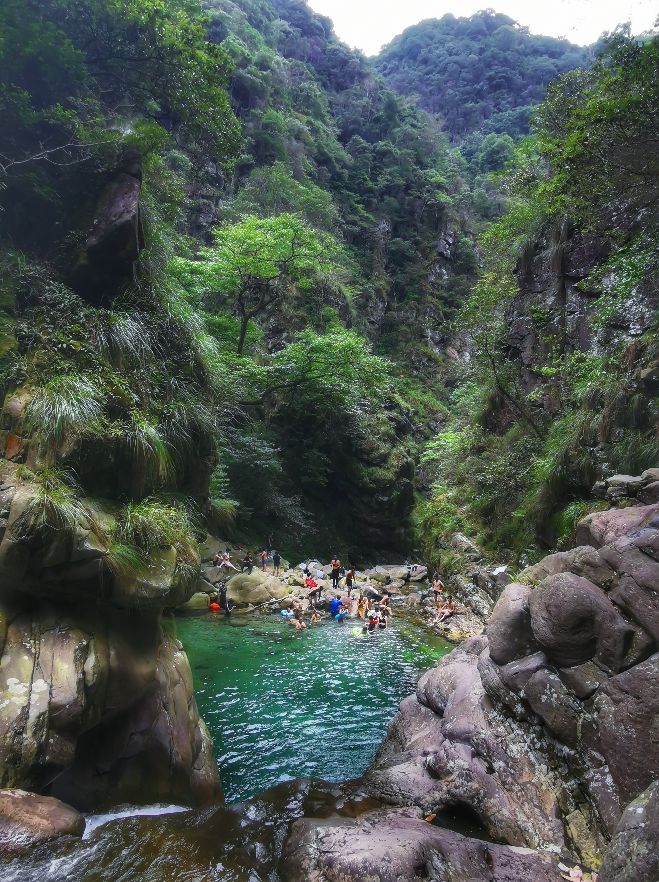 武宁牛鼻孔溯溪被困,武宁牛鼻孔溯溪潜水