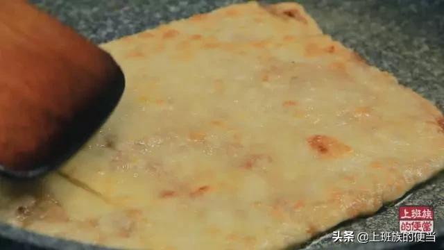 煎饼该怎么做好吃又简单,饭店茴香煎饼的做法