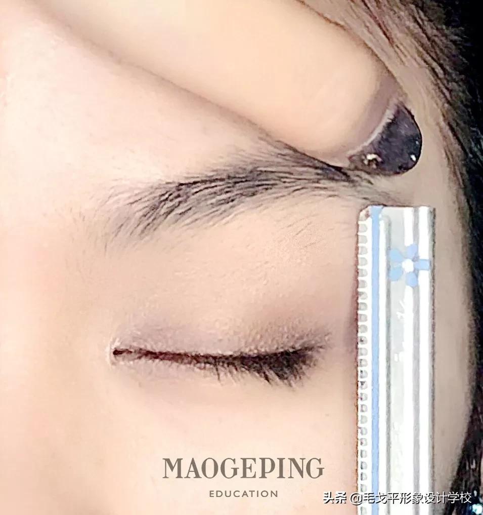 眉毛怎么画好看最简单的,初学眉毛怎么画才能根根分明