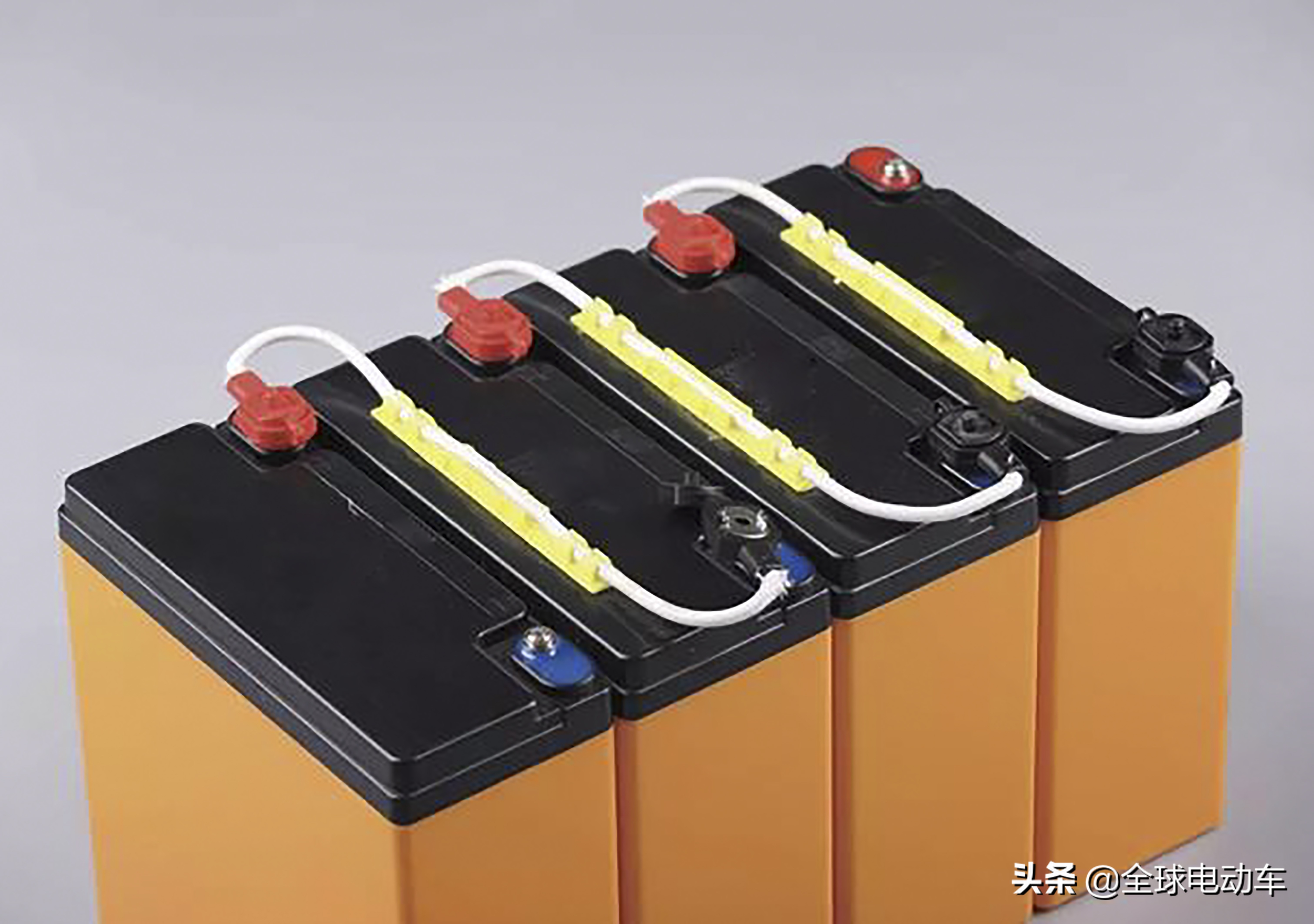 电动车用完充电好还是随用随充好,新的电动车电池需要用完了再充电