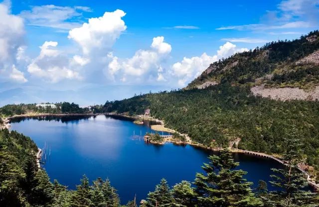 成都这座古城从不缺幻想和故事,四川藏着一个静谧古城