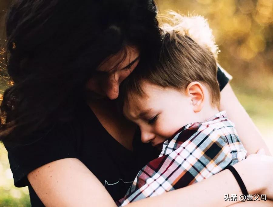 7岁男孩动不动就哭，怎么才能让他坚强一点？