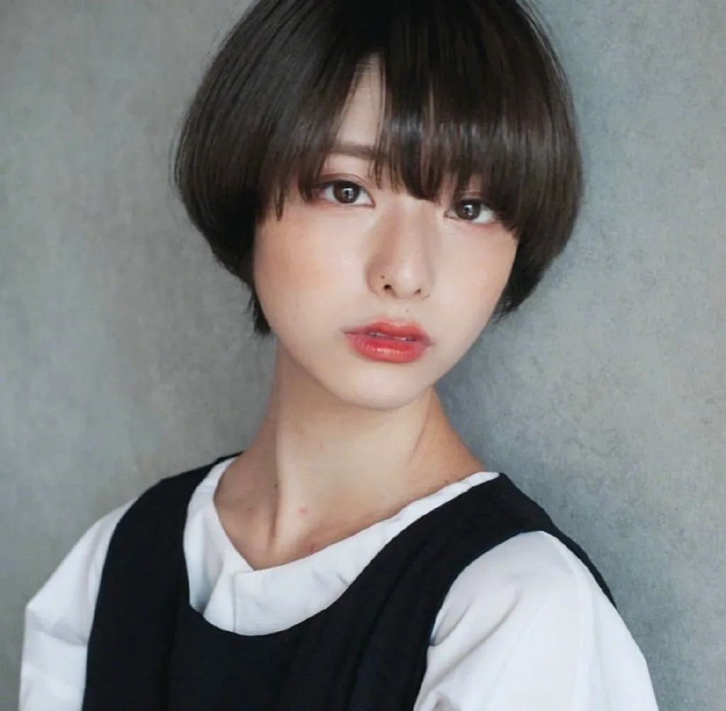 2020最火发型夏天短发女显脸小,几款简单的发型秋冬季最好的选择