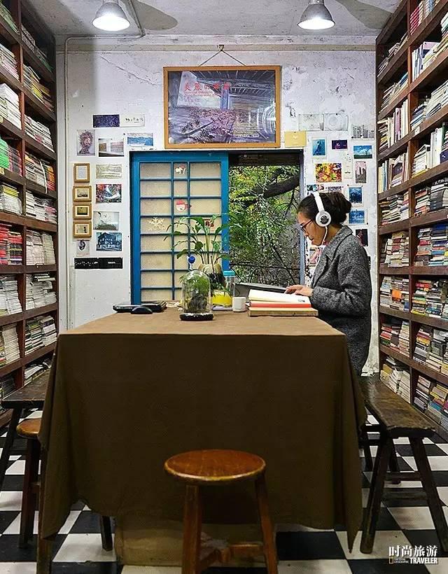 因为重庆有三宝：火锅、美女、夜景。认识重庆第四宝——黄桷坪