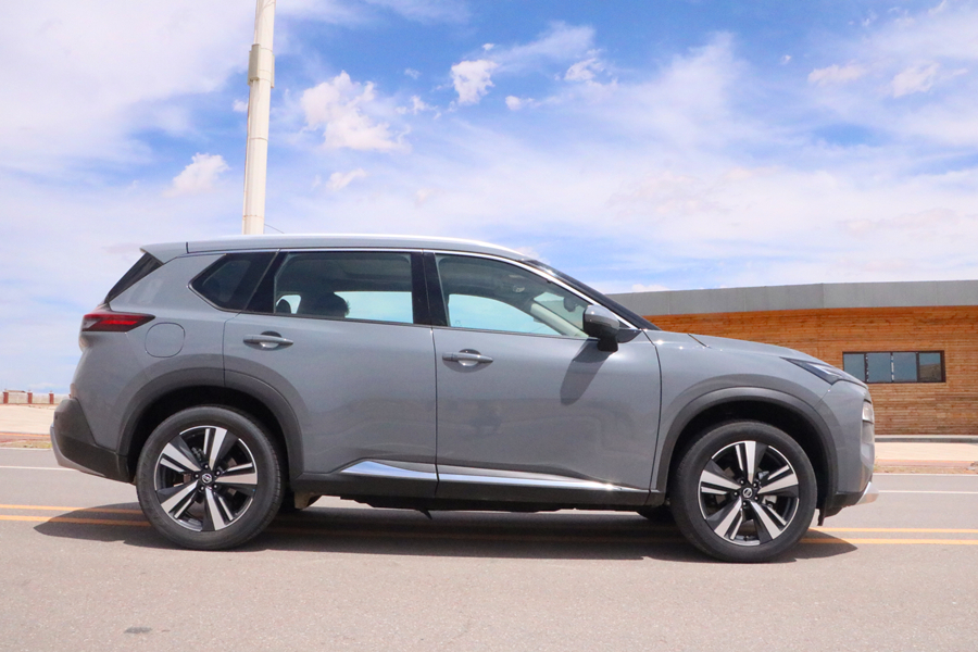 奇骏超智能2.0版,新款奇骏超混智能驾驶