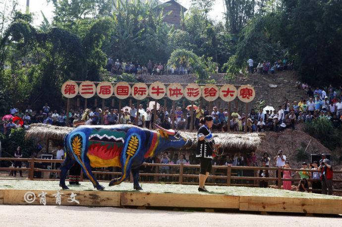 水牛身上画画,水牛身上画了牛郎织女画面
