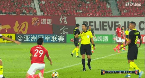 中国足球爆笑动态图,足球比赛搞笑动图高清