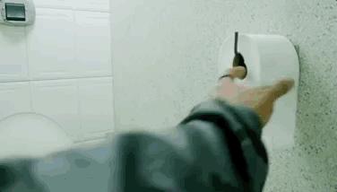 日本民众囤厕纸,日本人用的手枪玩具