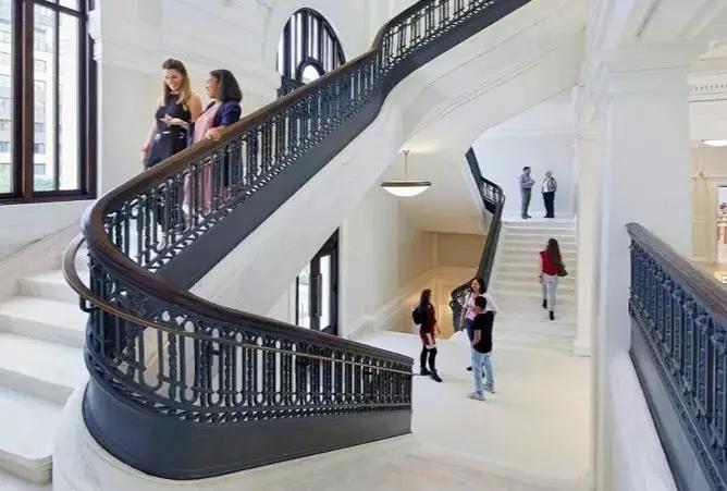 大牌为何喜欢抄小众品牌,大牌为什么喜欢黑白