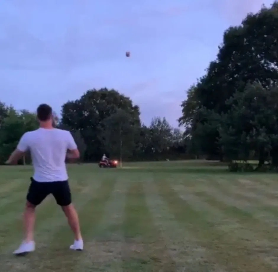 特里网上晒四千万超级豪宅，马场、网球场和室外游泳池，一应俱全