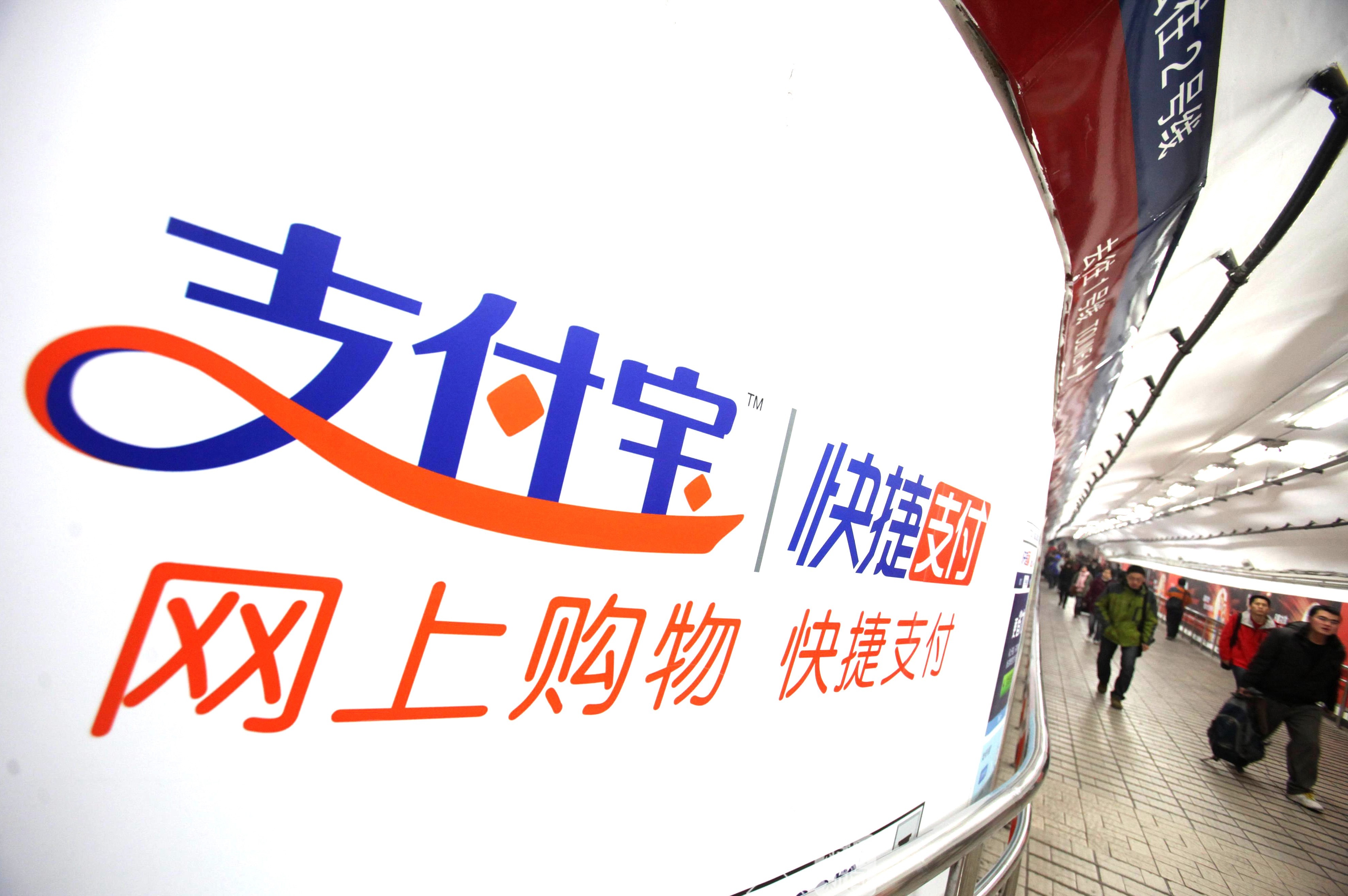 出生在西湖边的这个“伢儿”今天15岁了！杭州人的生活因它而改变