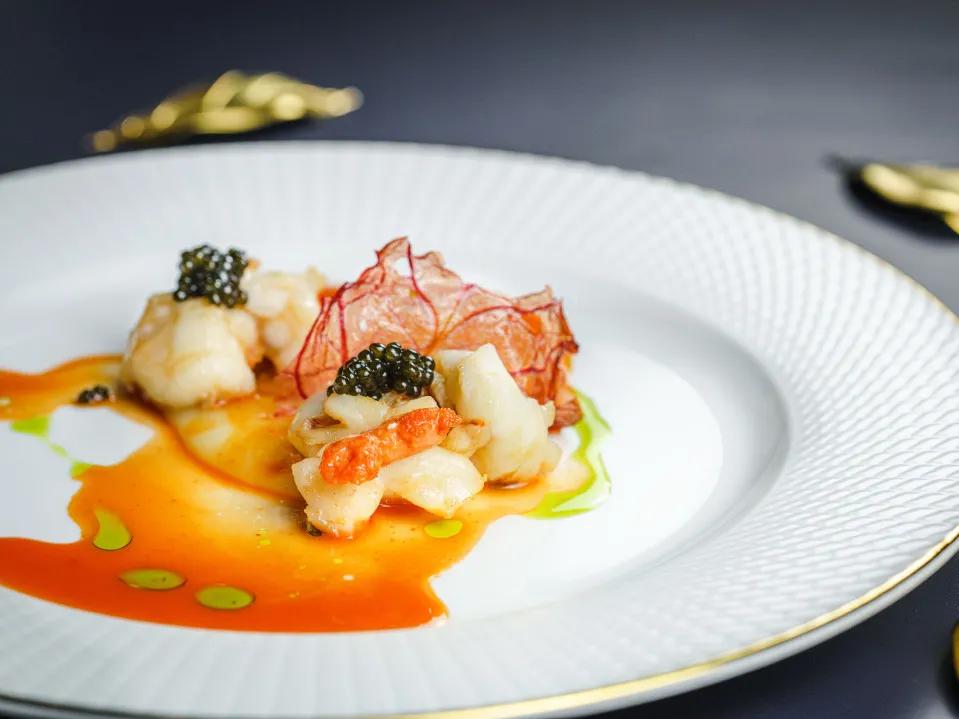 这家人均880的私房菜，连杯子都是施华洛世奇