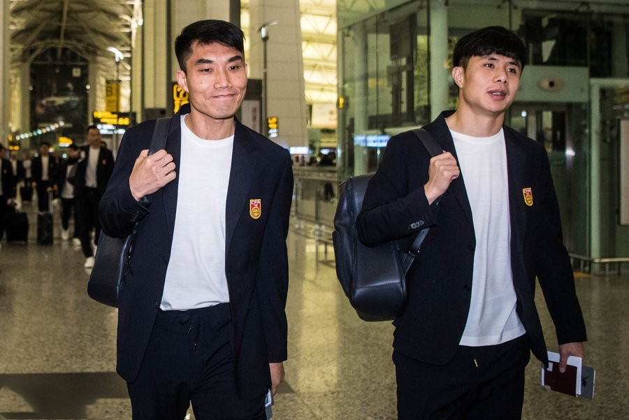 国足出征衣服,国足高颜值球服