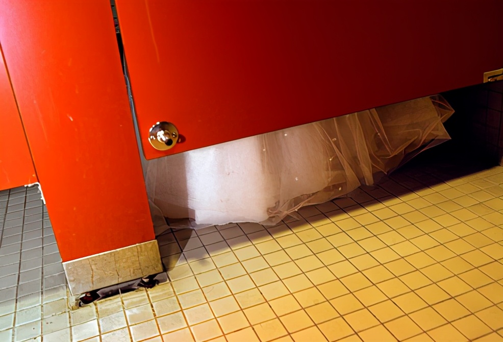 一打喷嚏就漏尿，怎么才能治好？泌尿医生详解尿*禁失**该如何拯救