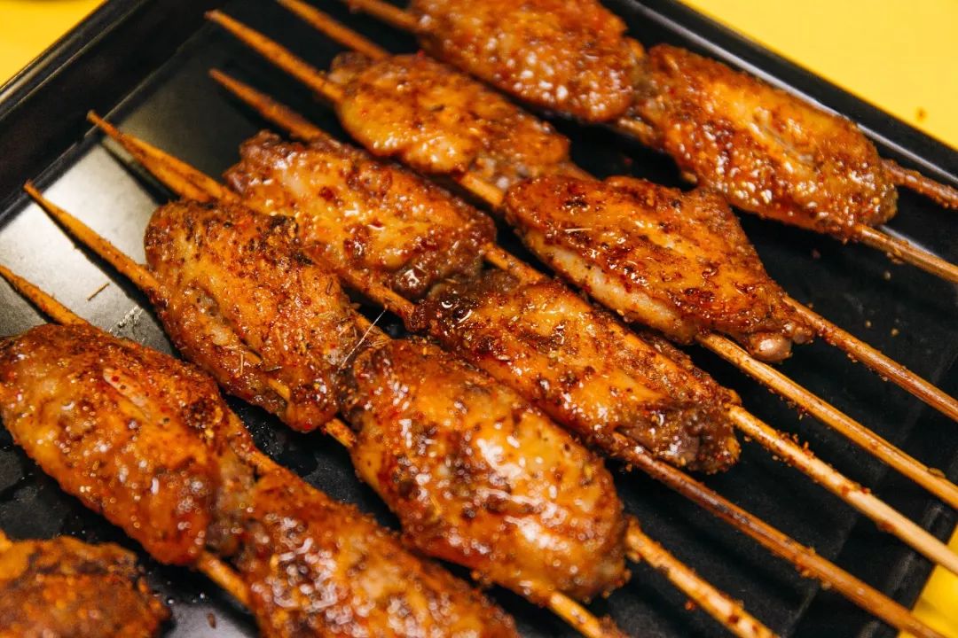 半个娱乐圈都打卡的眼镜小腰在簋街开店了！竟然3天五折！