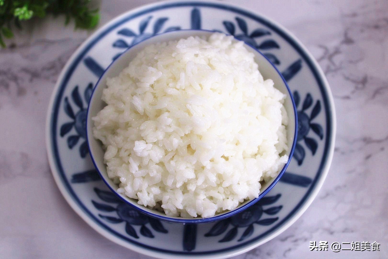 电饭煲米饭加温发硬怎么解决,蒸米饭不馊的诀窍