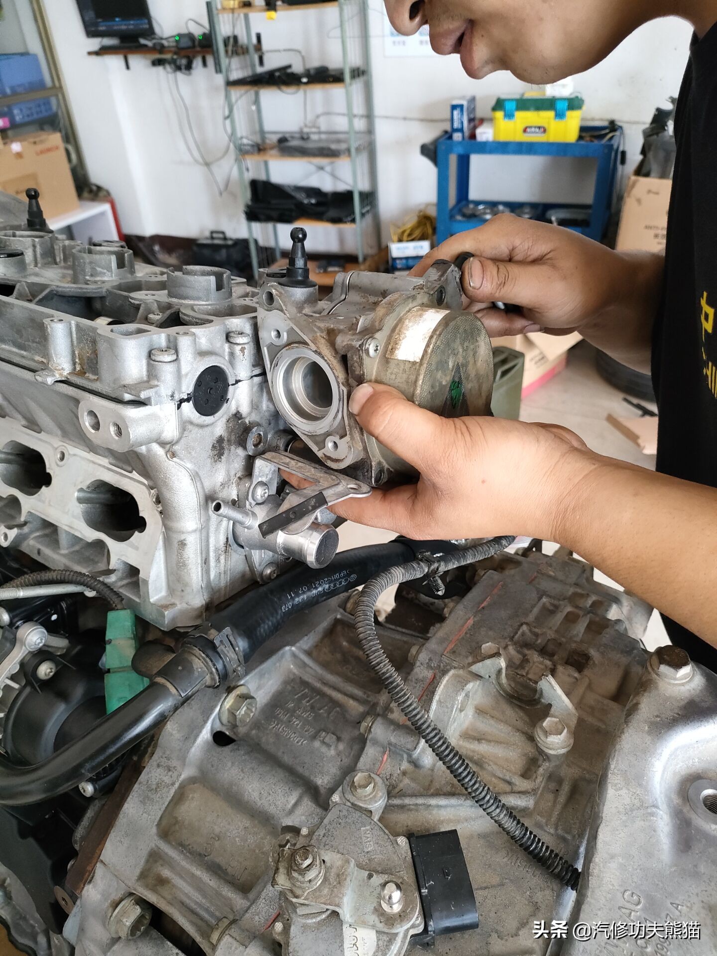 老途观发动机漏油维修,老途观涡轮增压器漏油维修多钱