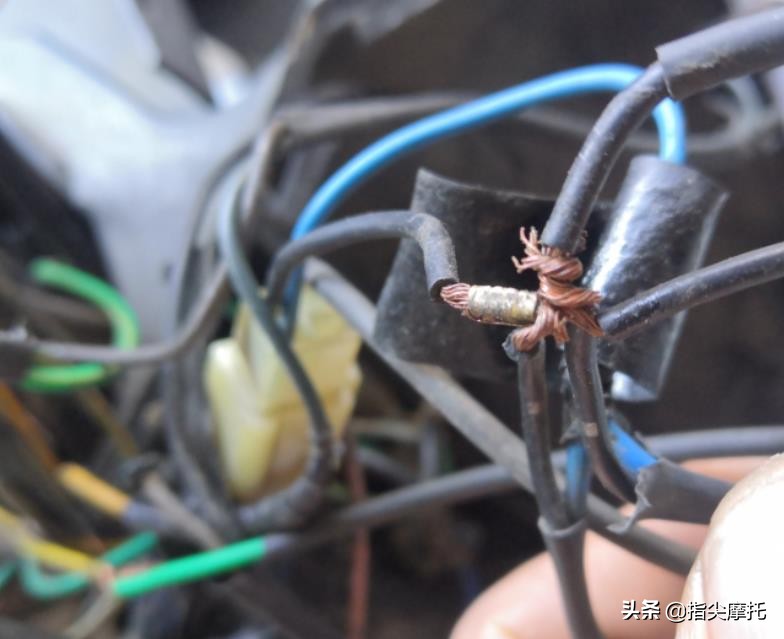 怎么区分摩托车迈速表和油量表,摩托车油量不准怎么调节