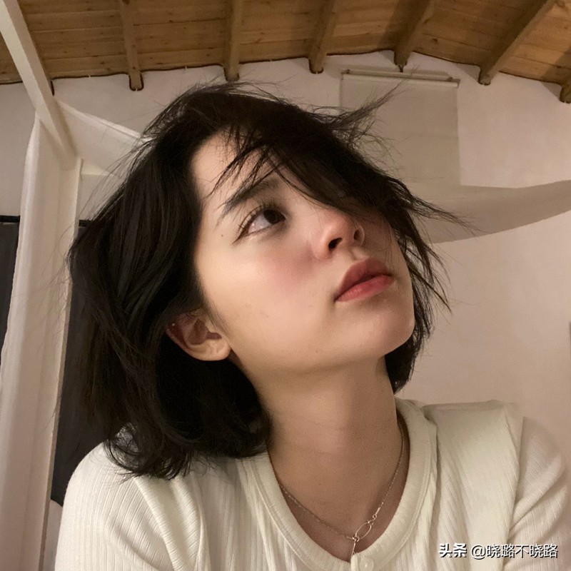 女人40岁以后还是化点淡妆好看,皮肤偏白适合怎么化淡妆