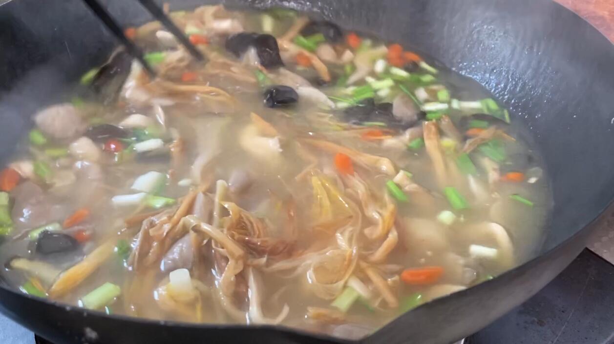 鲜美的蘑菇汤怎样做更好吃,美味的蘑菇汤超级好喝