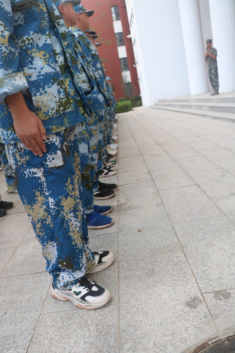 青春在磨砺中成长新高一军训,青春飞扬军训