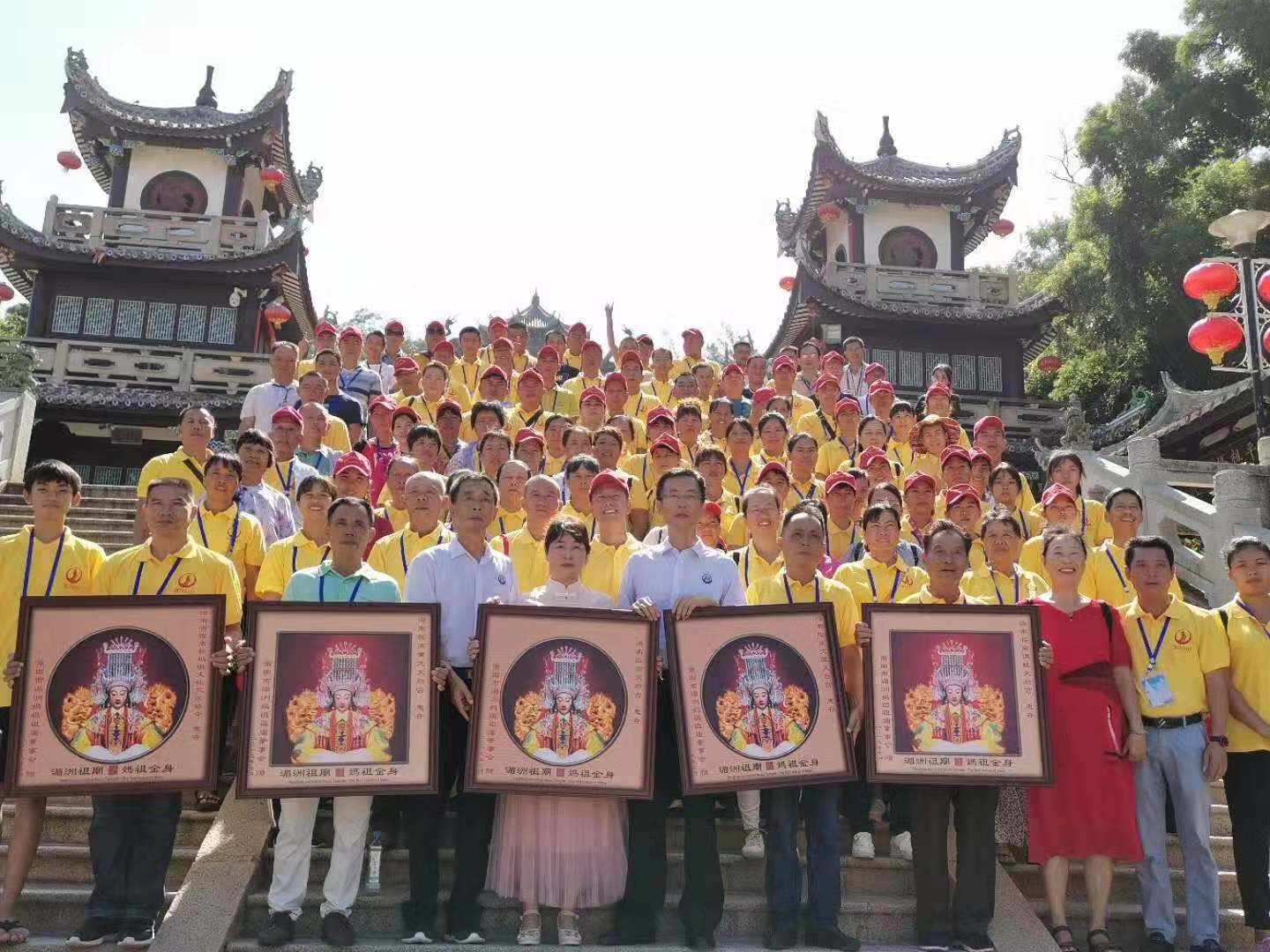 一群人前往湄洲岛,百人妈祖团队