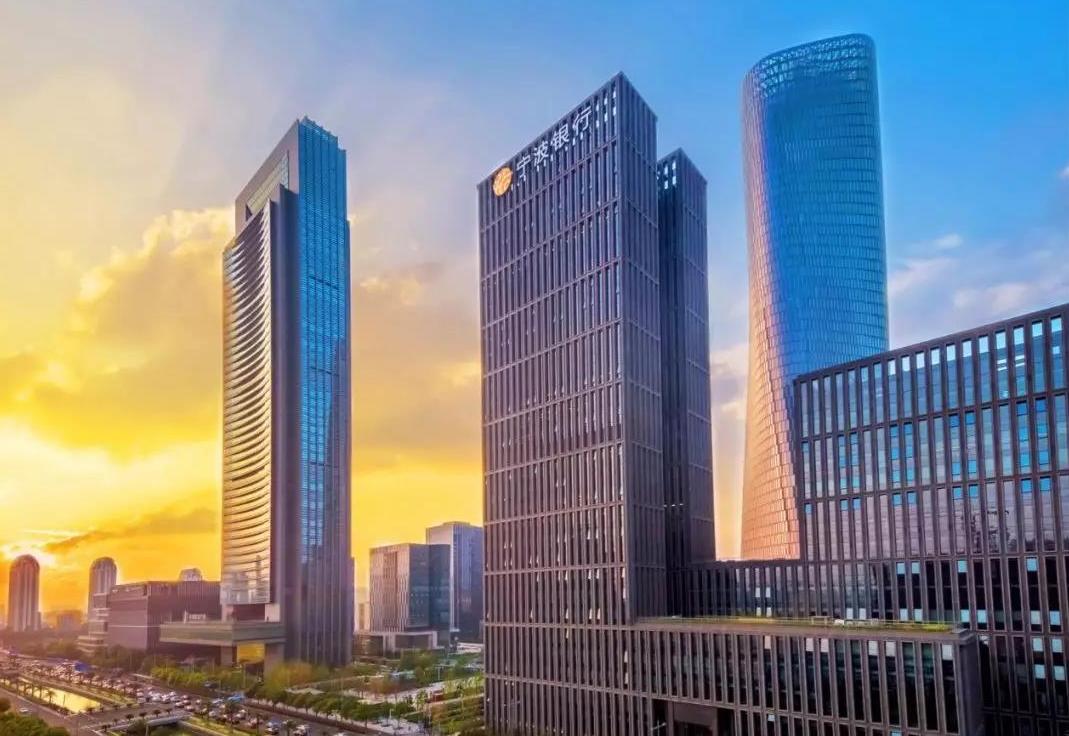 招商和宁波银行哪个适合持有,宁波银行投资前景