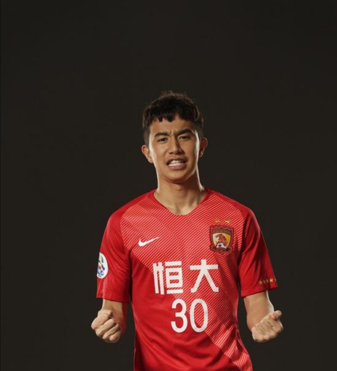 名记赞永昌平民球队模式”没问题，但顺带批恒大做法，不应该吧