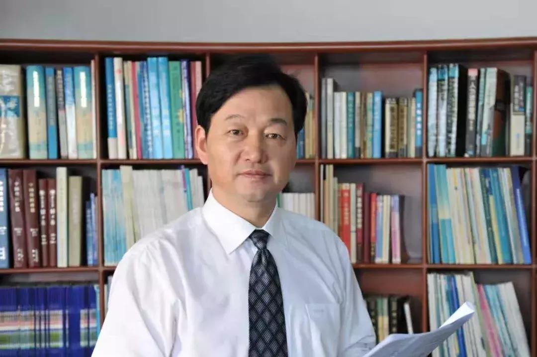 他为梦想下海养猪，艰苦打拼成「首富」