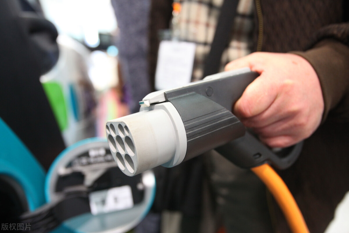 换电设备商概念股,电动车智能换电柜概念股