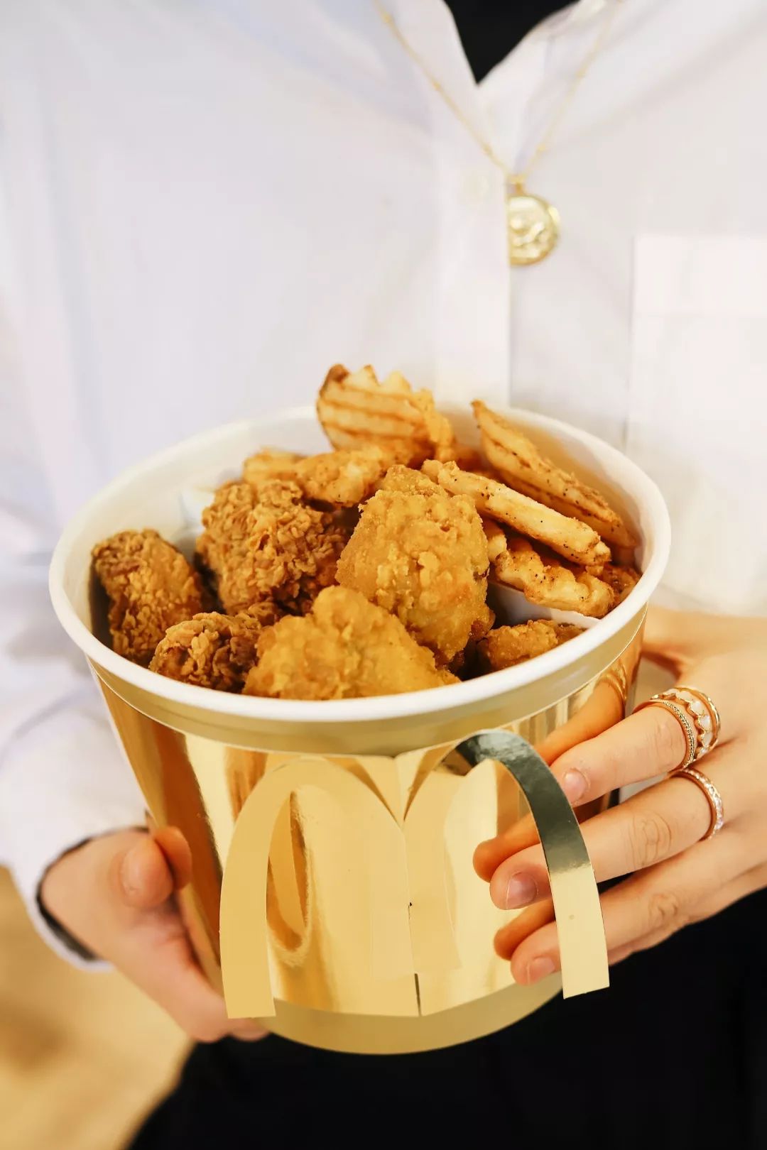 麦当劳金拱门桶热量,麦当劳金拱门桶打包怎么带走