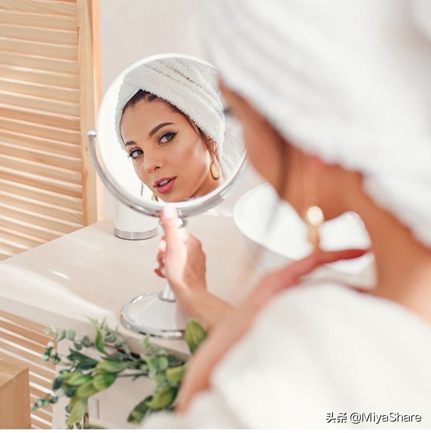 粉底如何不卡粉手法,粉底斑驳不服帖几招还你完美底妆